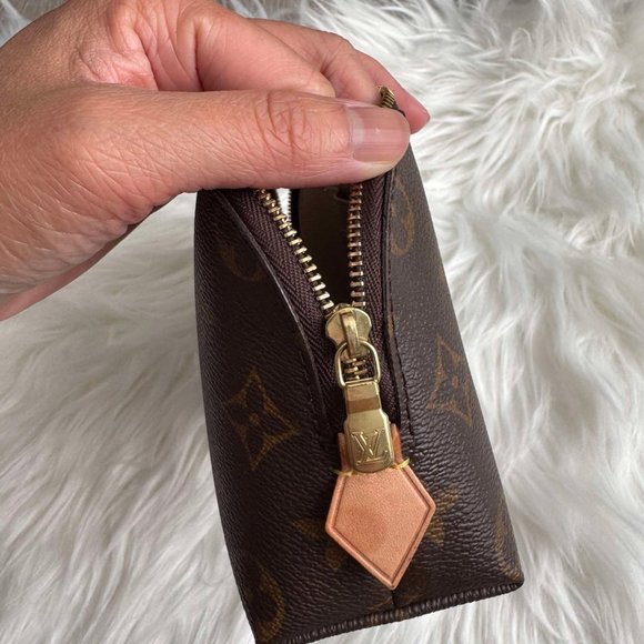 LV Cosmetic Pouch MM Monogram - Picture 3 of 7